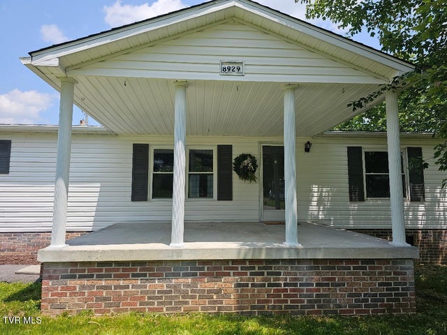1st photo of 8929 Gateway Drive