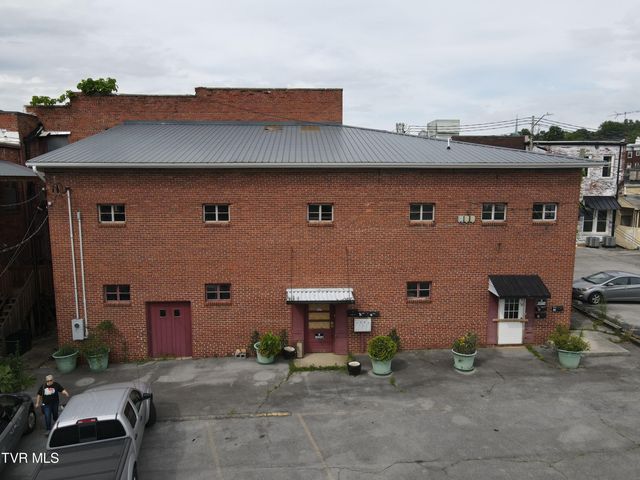 1st photo of 205 Union St