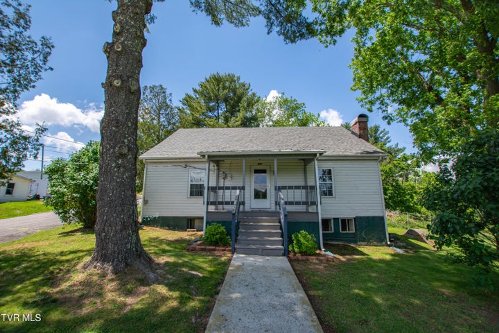 1st photo of 990 Jefferson Street