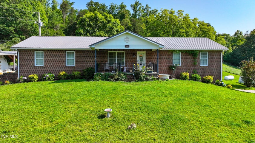 1st photo of 1495 Fishpond Road