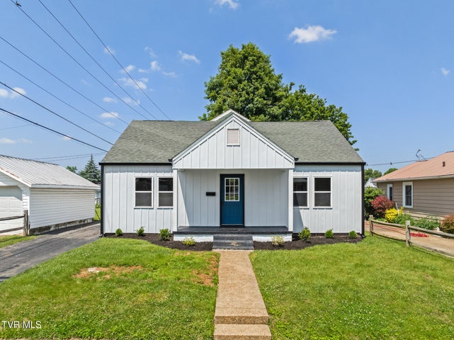 1st photo of 1302 Chestnut Street