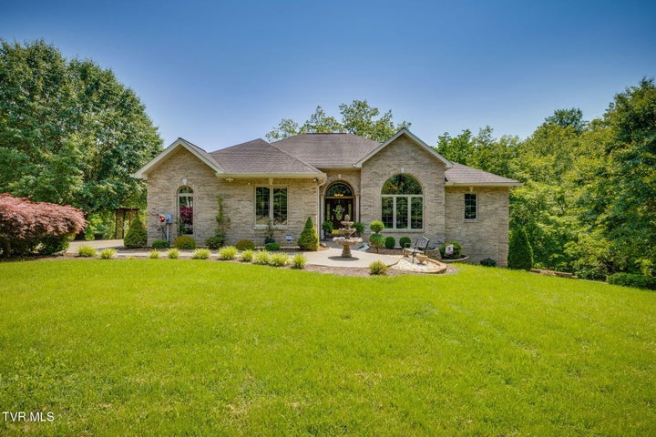 1st photo of 100 Pointe Drive