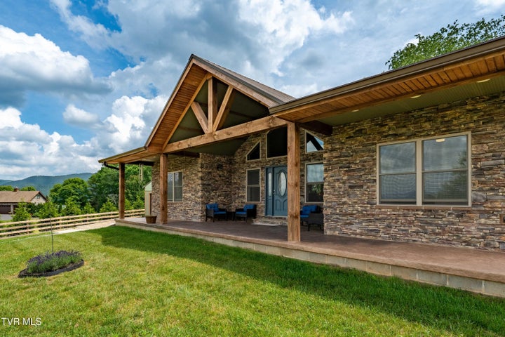 1st photo of 271 Laurel Way