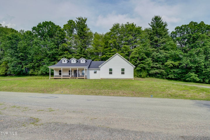 1st photo of 1105 Laurel Way