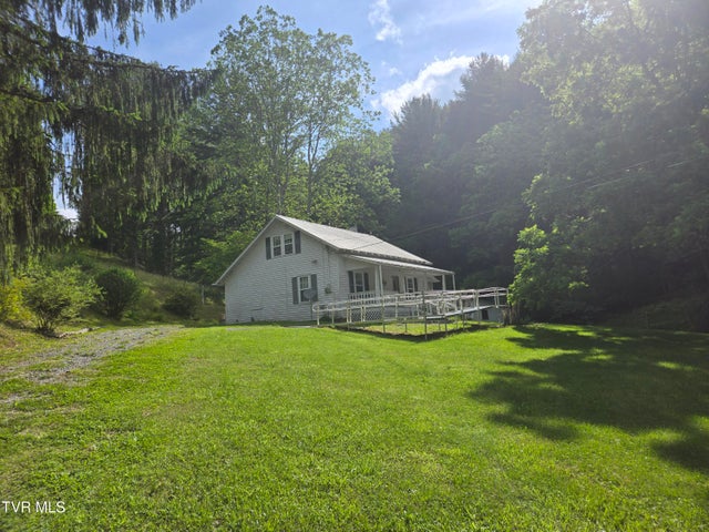 1st photo of 194 Miller Hollow Road