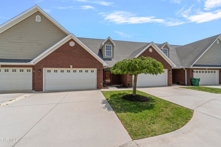 1st photo of 3475 Walden Dr