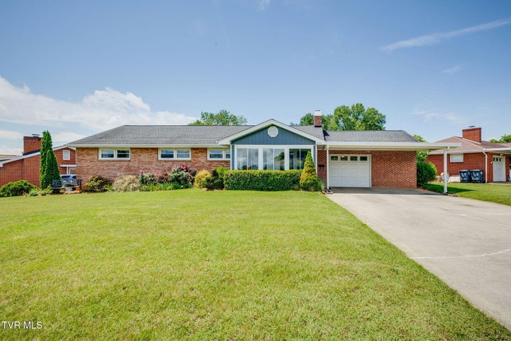1st photo of 844 Mimosa Drive