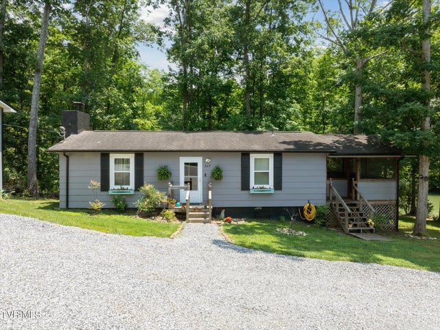 1st photo of 929 Black Alder Lane