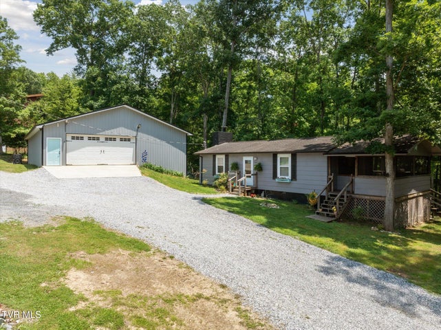 1st photo of 929 Black Alder Lane