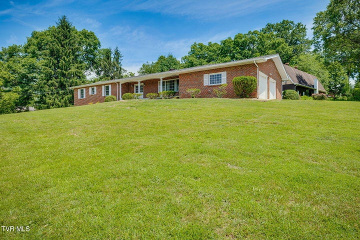1st photo of 204 Shady Brook Drive