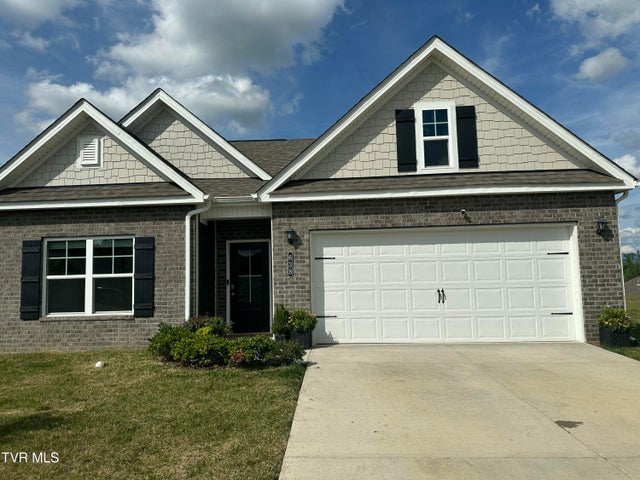 1st photo of 638 Sedgewick Way