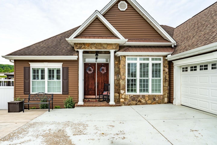 1st photo of 1124 Martingale Square