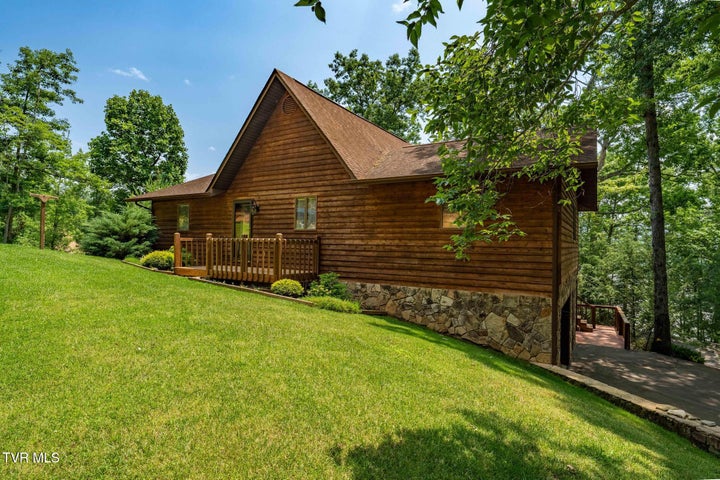 1st photo of 196 Hiddenwood Drive