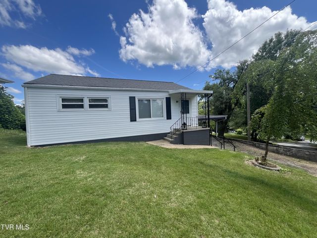 1st photo of 3909 Bond Drive