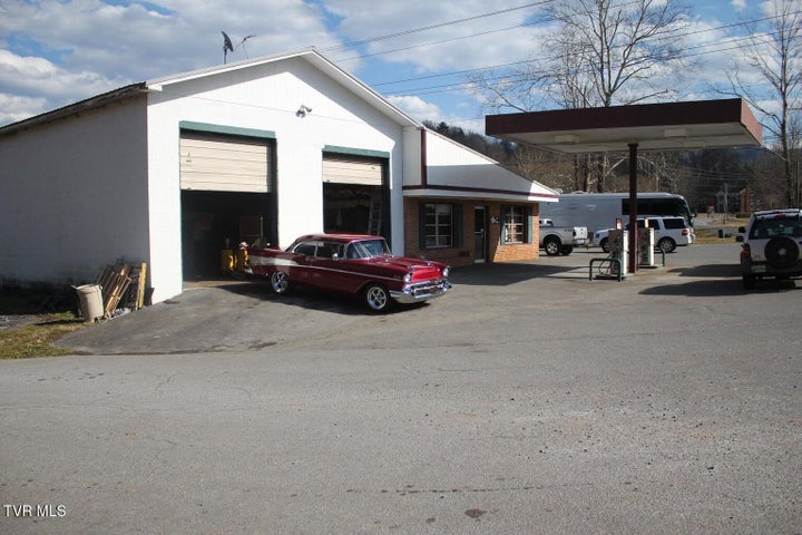 1st photo of 1582 Blue Springs Road