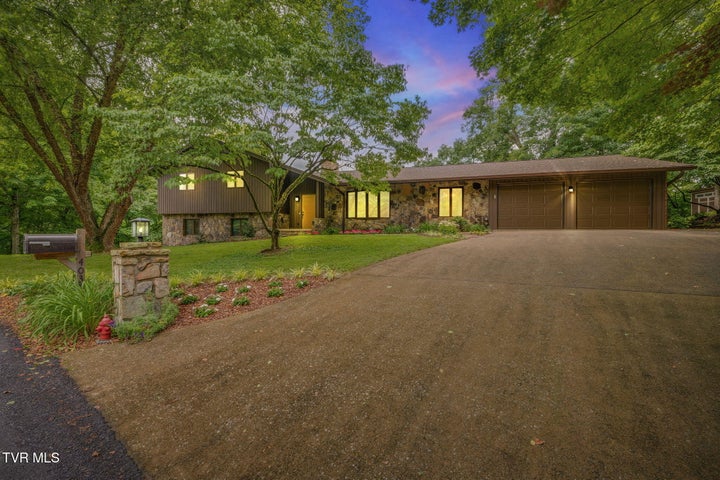 1st photo of 4035 Lakewood Drive