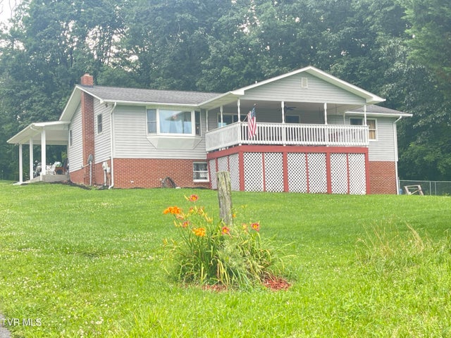 1st photo of 134 Carver Crabtree Road