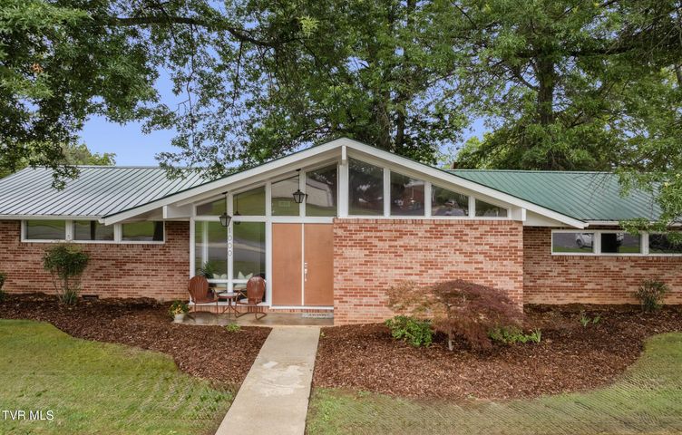 1st photo of 1000 Grace Drive