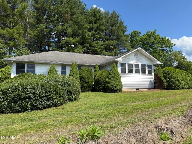1st photo of 318 Pinecrest Street