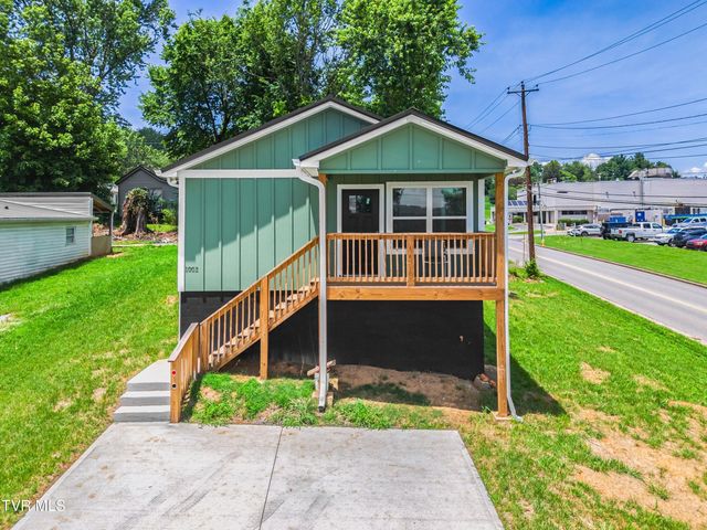 1st photo of 1002 Watercrest Street