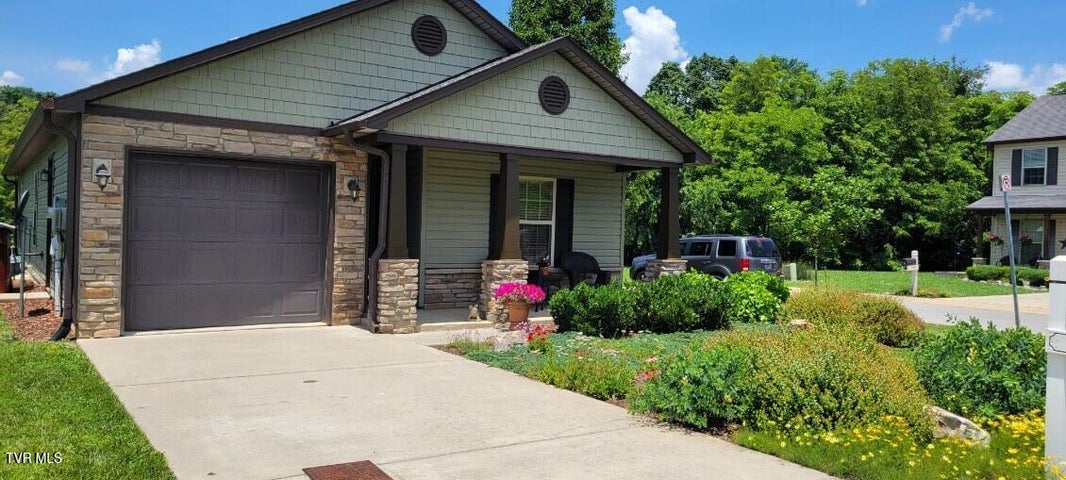 1st photo of 687 Suffolk Road