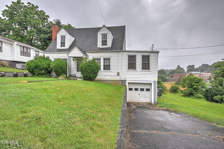 1st photo of 1230 Carolina Avenue