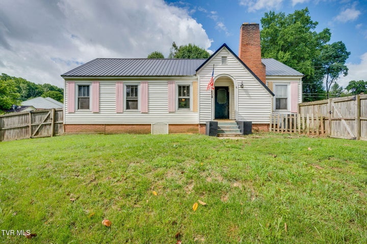 1st photo of 604 Parkway Boulevard