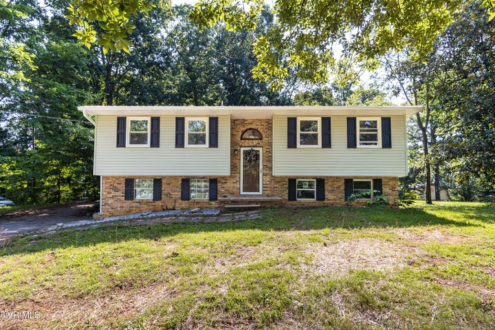 1st photo of 275 Wooded Heights