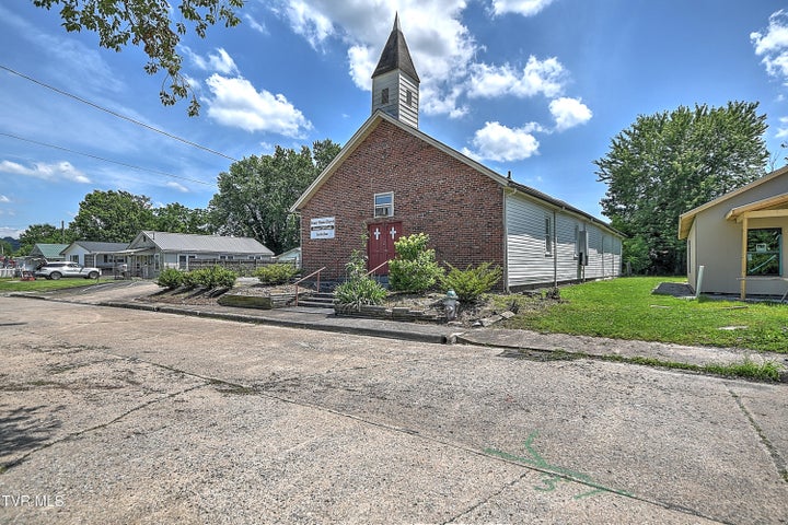 1st photo of 2225 Ashwood Avenue