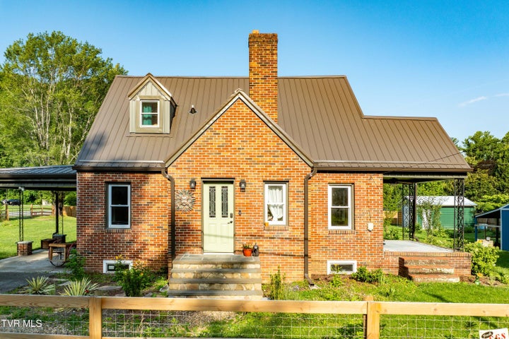 1st photo of 461 Shady Avenue