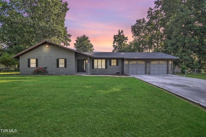 1st photo of 409 Greenland Lane