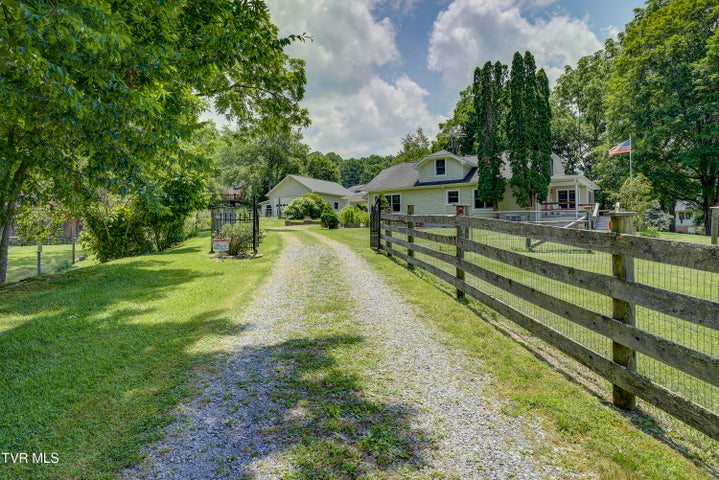 1st photo of 275 Heaton Creek Road