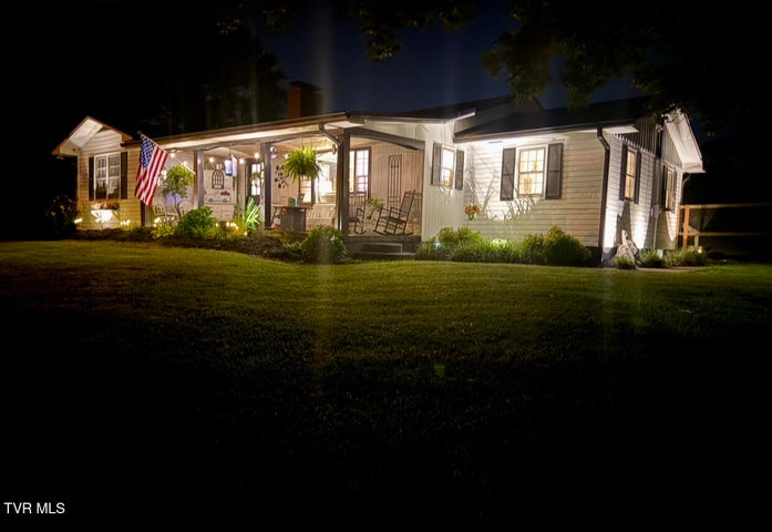 1st photo of 987 Hairetown Road