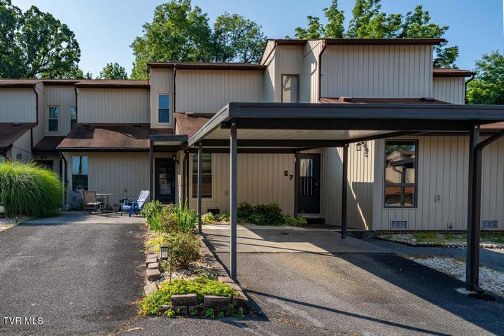 1st photo of 780 Hamilton Road