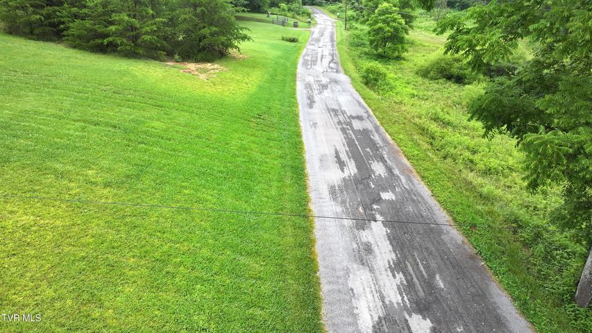 1st photo of 901 Grassy Creek Road