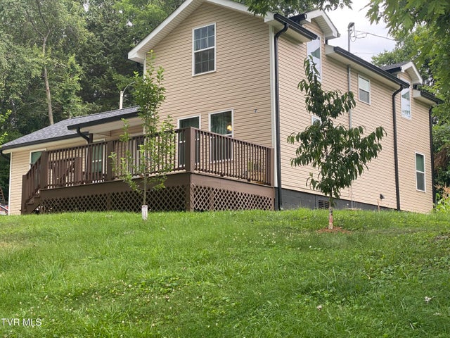 1st photo of 2052 Fairview Rd Road