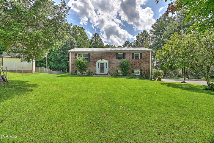 1st photo of 116 Regency Drive