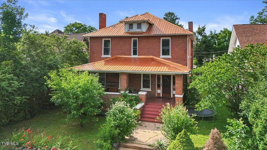 1st photo of 909 Highland Avenue