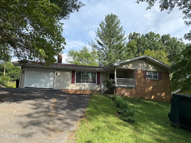 1st photo of 195 Pineview Drive