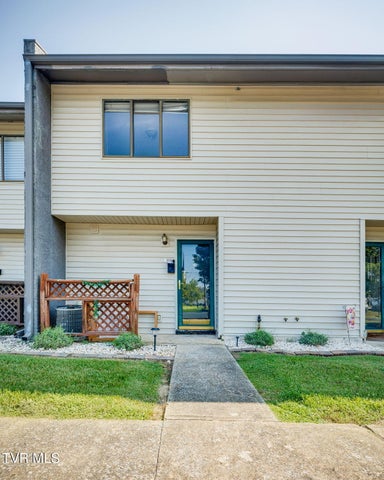 1st photo of 815 7th Street