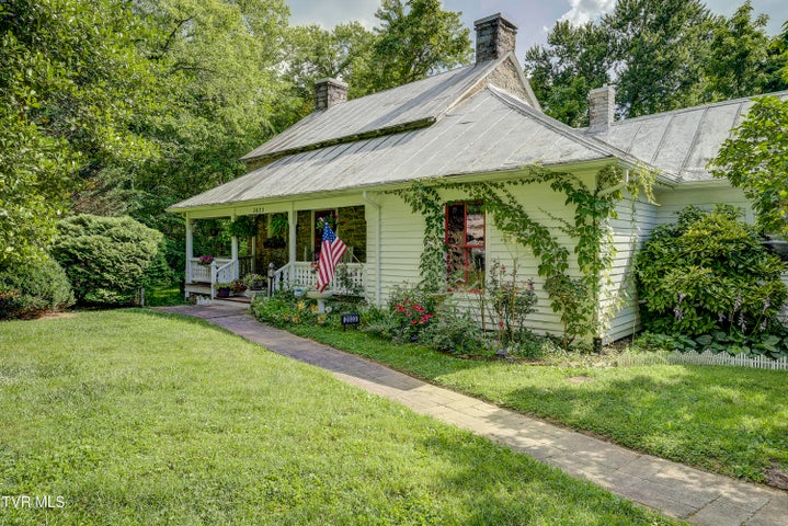 1st photo of 2833 Oakland Avenue