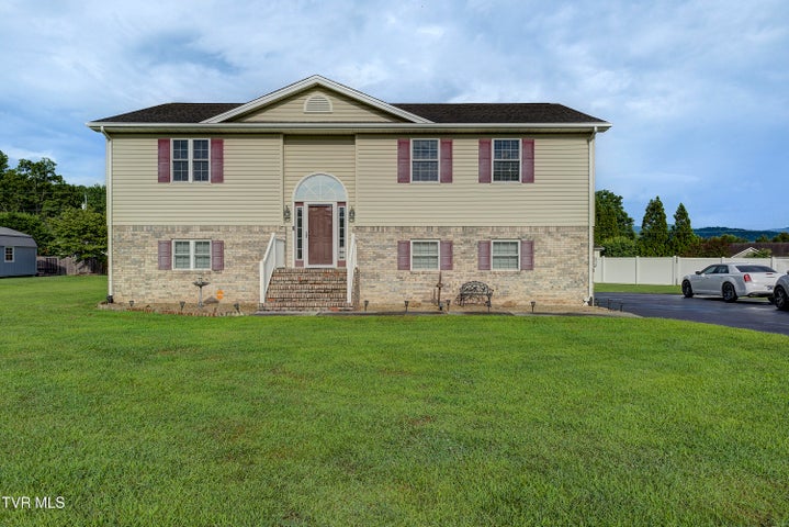 1st photo of 134 Camelot Court