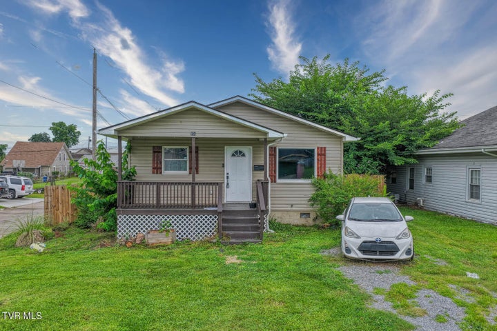 1st photo of 954 Maple Street