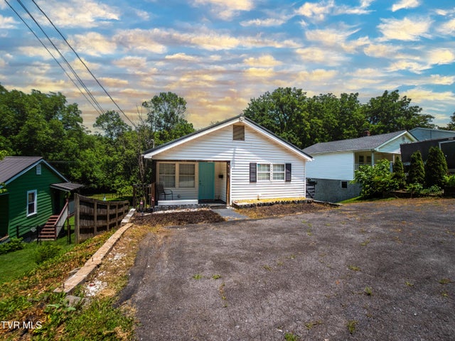 1st photo of 719 Maple Street