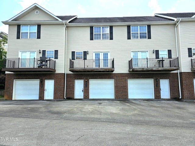 1st photo of 536 Grays Pointe Court