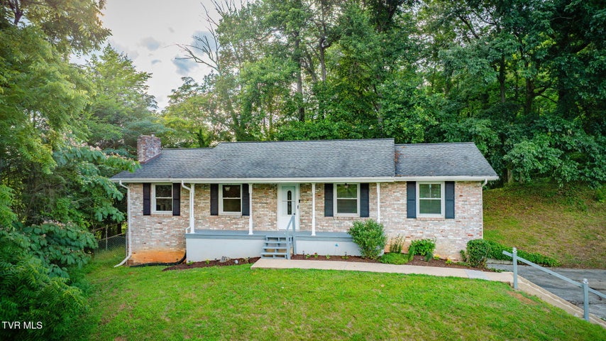 1st photo of 3513 Crest Road