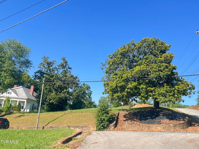 1st photo of 124 Highland Avenue