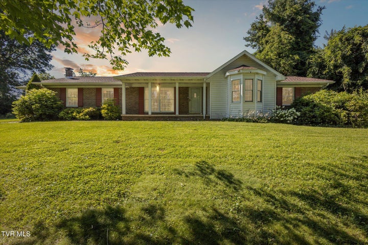 1st photo of 15493 Siesta Avenue