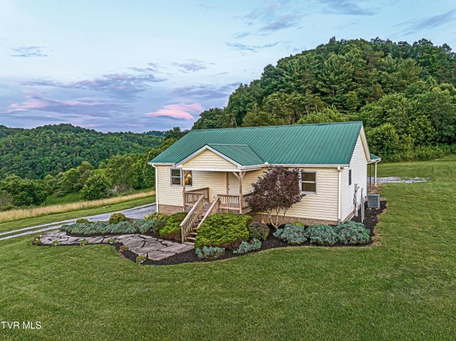 1st photo of 28360 Rivermont Drive
