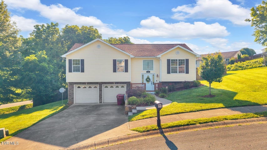 1st photo of 1001 Kennesaw Drive